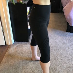 Black Capri / cropped leggings